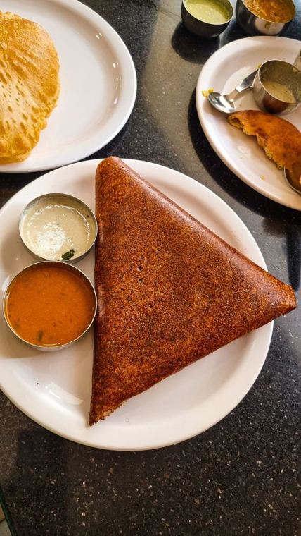 Masala dosa with chutneys